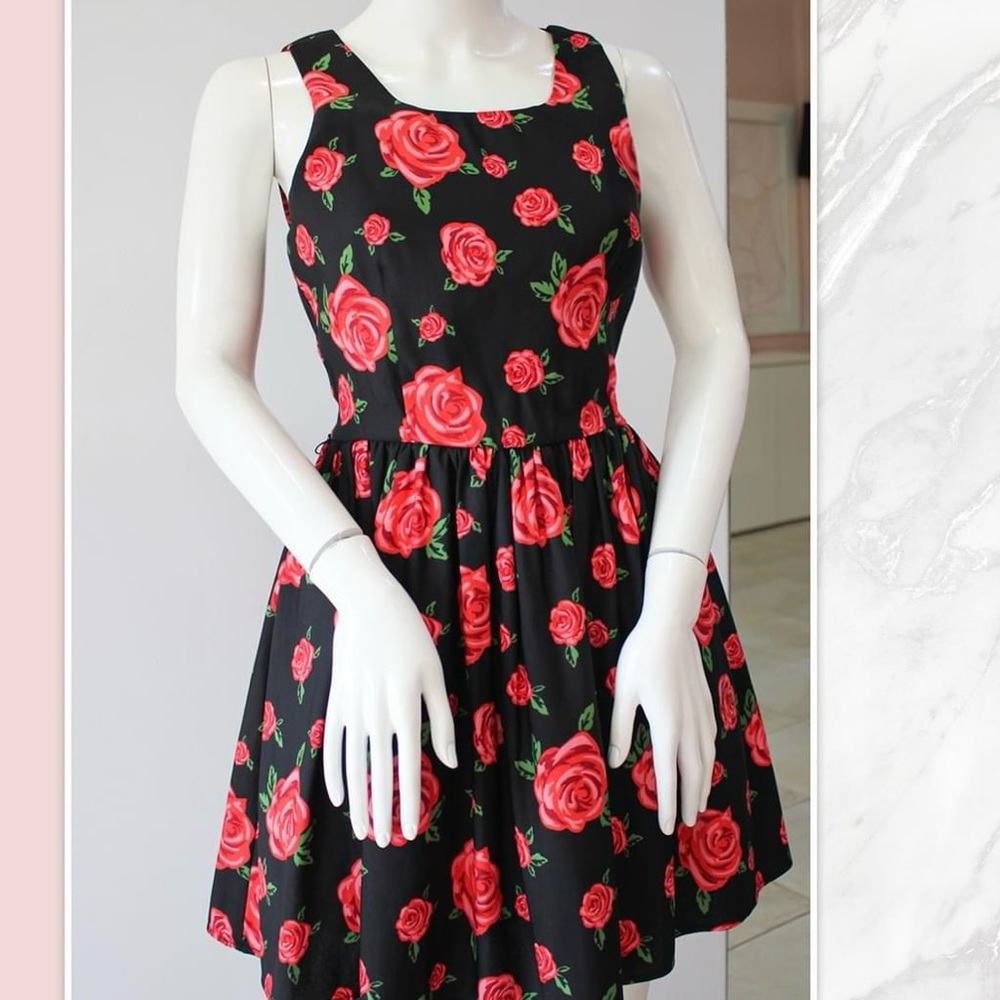 Forever 21 Black Red Rose Flare Dress Size M